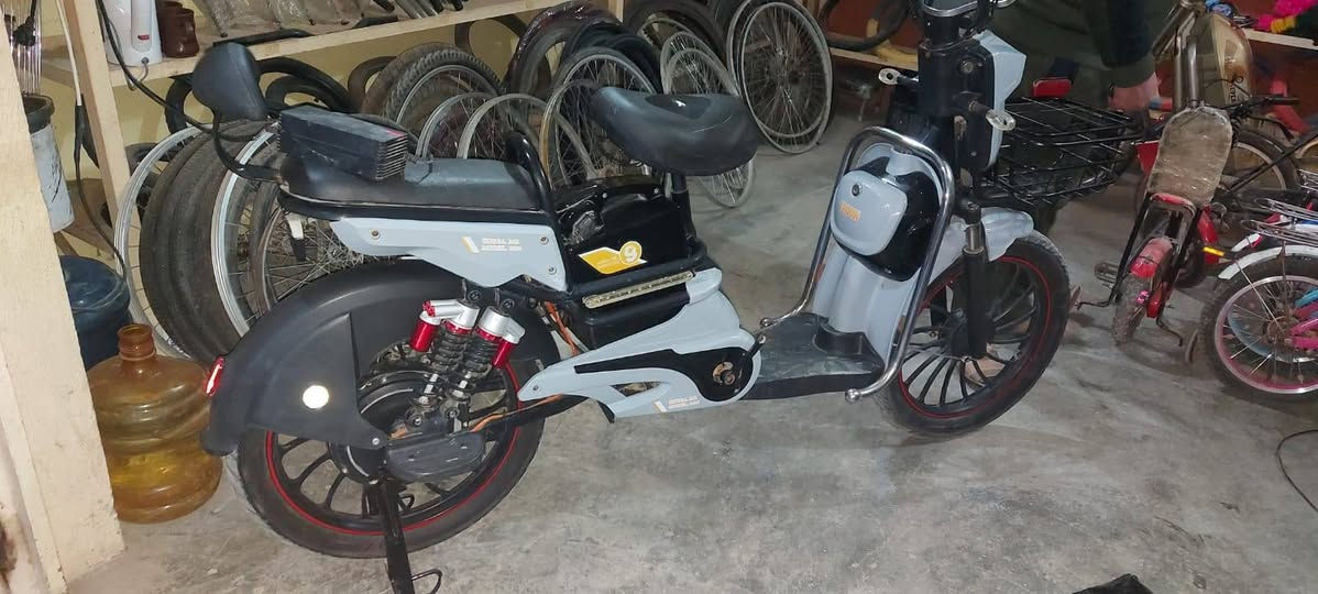 السلام عليكم دراجه شحن حجم 20 موديل 2025 مبدل بيها بطاريات 2 والباقي بطاريات 3  يراد الهن تبديل بس تمشيك لمده يوم إلى أماكن قريبه كل كهربائيات شغاله السعر 250 وبيها مجال 

الرقم ***********
