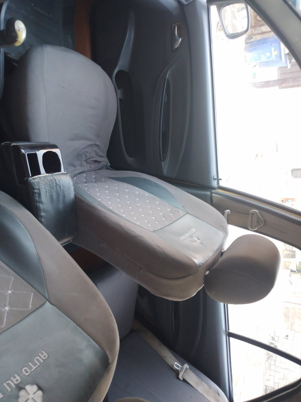 سيارة شيري موديل ٢٠١٦ بسمي هيه وغرامات مصفره كير ومحرك شغال صدر جديد تخم تاير جديد نقص تبريد عوزه غاز مكان بغداد بلديات بل ضباط رقم هاتف *********** سعر ٤٤ وبي مجال
