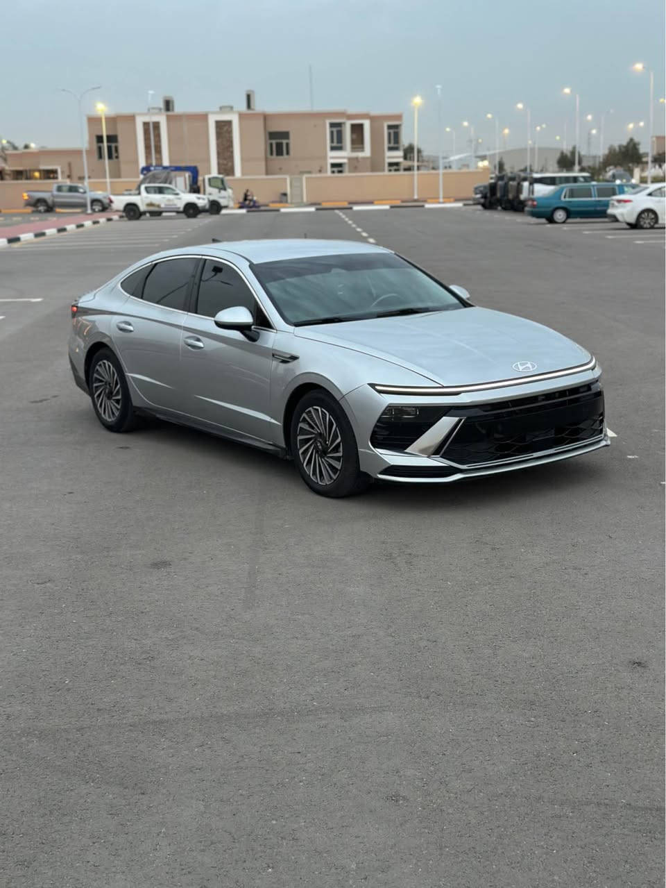 السلام عليكم 
سوناتا هايبرد2024   دخول جديد تترقم جميع المحافضات مجاني 
محرك 2000+ منضومه هايبرد سياره جديده ماشيه 23 الف   حادث جاملغ وبنيد وجاملغ كلير من امريكا  

الموصفات SLE المعروفه 
بصمه + تشغيل عن بعد 
شاشه متصله ديجتل 
كشنات الاماميه كهرباء + تدفئه
تبريد شاشه + قطعتين 
شفتات بل ستيرن 
دجتل متغير  
بعد بيها مواصفات
السعر 213  وبيه مجال 
العنوان البصره 
*********** البصرة, العراق
