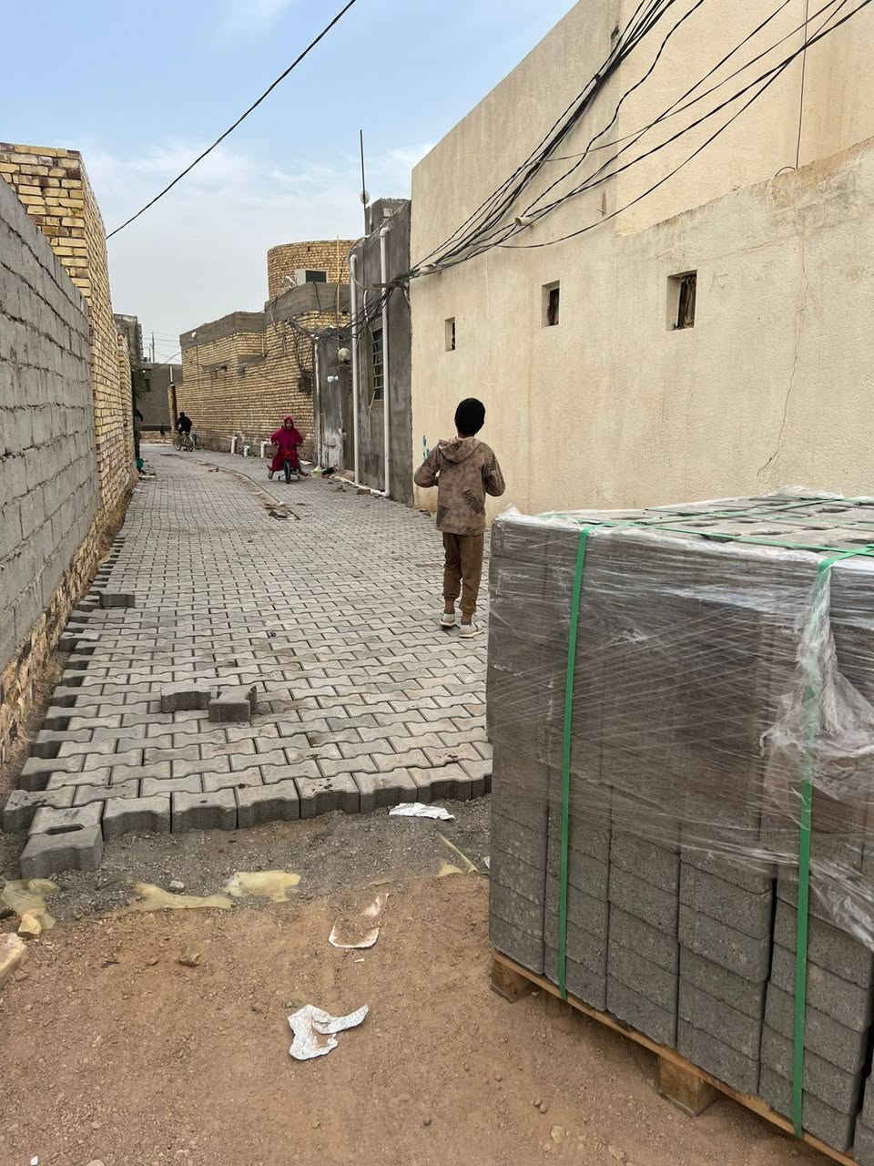 سلام عليكم قطعه ارض مساحه ١٠٠ خلف لملعب نهايت شارع لزهراء ركن مبني بيهة غرفه وصحيات السعر ٢٤ مجال بصيط (لتصوير قديم )***********
