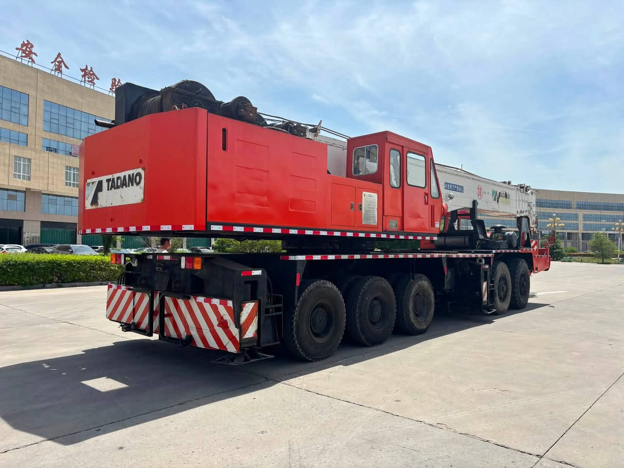 TADANO TG-1000E CRANE
出售日本生产TADANO TG-1000E汽车起重机，中国国有建筑公司退役，保养非常好！下车装日产V10发动机，上车装日产直列6缸发动机。现在在中国停放。有需要的朋友请联系我们：
微信/whatsapp:86-13526170326(杨)

Japanese-produced TADANO TG-1000E truck crane for sale, retired by Chinese state-owned construction companies, very well-maintained! Get out of the car with a Nissan V10 engine, and get on the car with a Nissan in-line 6-cylinder engine. It is parked in China now. If you need it, please contact us: 
WeChat/whatsapp: 86-13526170326 (Yang)
#TADANO #CRANE #起重机

بيع كران سيارة TADANO TG - 1000E الصنع الياباني، مستخدم من شركة بناية حكومية صينية، صيانة ممتازة!装有 محرك Nissan V10 في الجزء السفلي والمركبة، و محرك Nissan بطريقة سلسلة من 6 أسطوانات في الجزء العلوي. موجود الآن في الصين. يرجى الاتصال بنا إذا كنت بحاجة:
WhatsApp/WeChat: +86 13526170326 (Yang)


**إذا كنت صاحب هذا الإعلان وتريد حذفه لأي سبب، رجاءا أرسل رسالة إلى الدعم الفني**