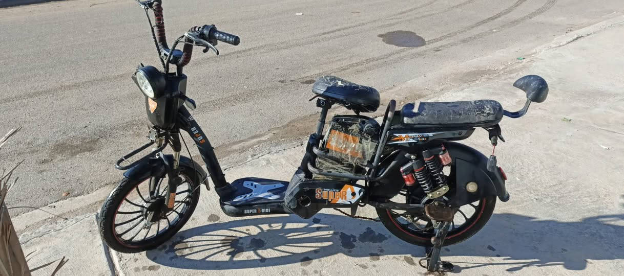 السلام عليكم
للبيع
دراجه شحن+بايسكلc700
الدراجه يرالدلهة بطاريه 
والبايسكل يرادله جوبات وكشن 
السعر ثنينهن ب150الف
مكاني بغداد المحموديه
للاستفسار ***********
