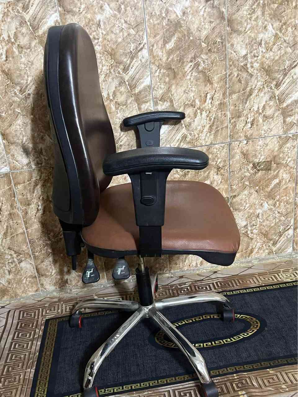 كرسي گيمنك ومكتب باله اصلي ڪل اللدات شغاله بي متحرك فرار ڪُلشـي شغال وباب اول اصلي ذات مقعد واسع ومريح وتجوه ضهر متحركة تگدر انت ترتبه حسب مزاجك السعر 50الف بغداد, العراق


**إذا كنت صاحب هذا الإعلان وتريد حذفه لأي سبب، رجاءا أرسل رسالة إلى الدعم الفني**