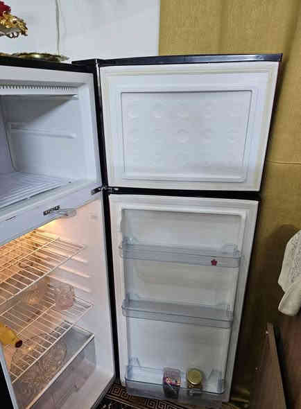 السلام عليكم ثلاجة 12 قدم نظيفة جدا الارتفاع 144 عرض 52 لون مميز استخدام قليل وما داخله تصليح على وضع الشركة السعر 250 العنوان بغداد الحبيبية قرب مطعم وليد الرقم ***********
