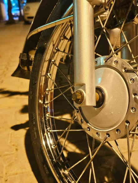 ايراني سنويه رقم مديل 23 بس تستلم الوحات +بيها لوحه مؤقته مع خوذه +كشن مدوشم  المحرك رابيدو مجفت نضيف +كهربائيات كلها شغاله السعر مليون وستميه وخمسين 1650 وبيها مجال
الأستفسار ***********
