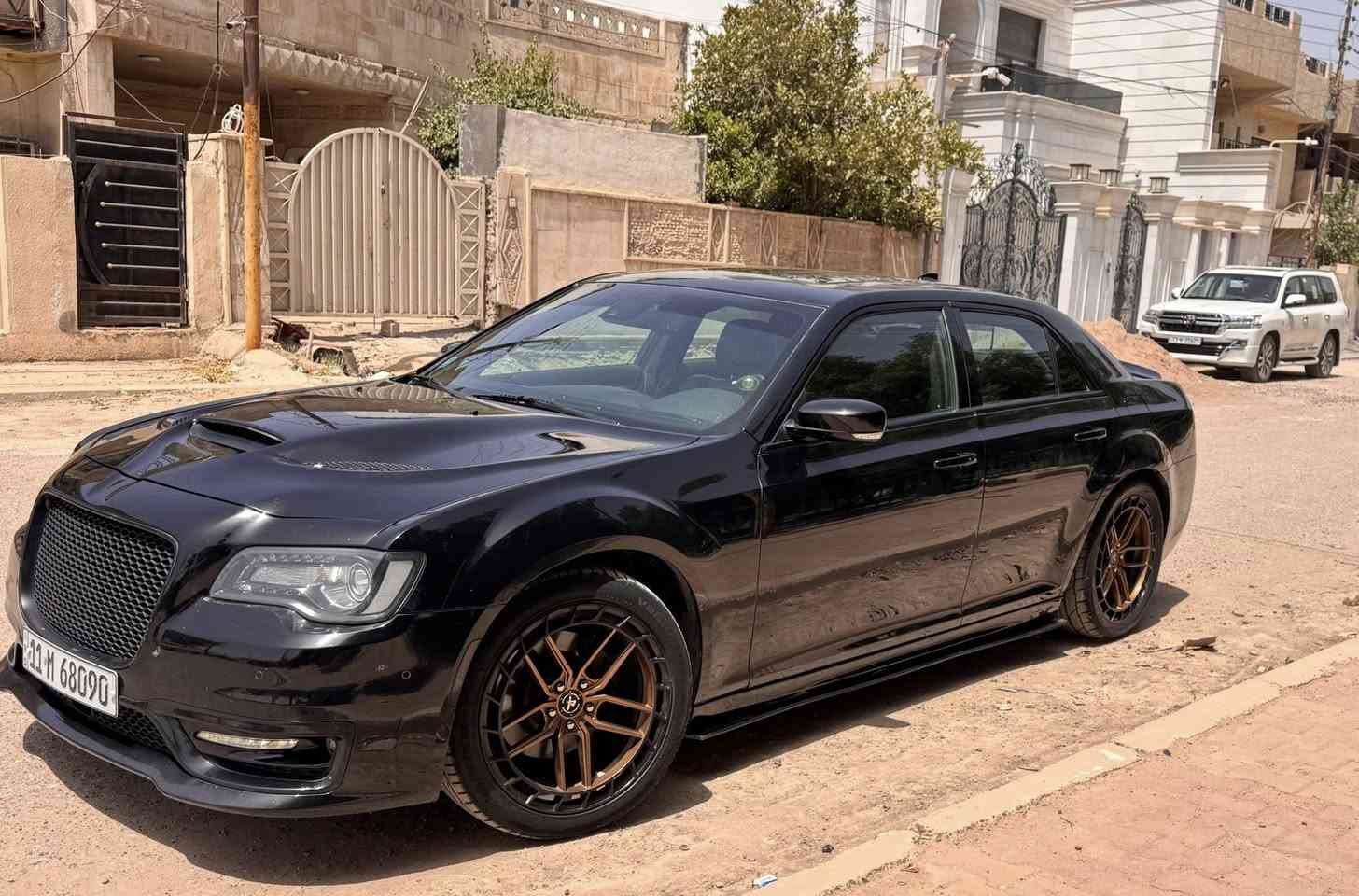 السلام عليكم 
اوباما(كرايسلر) 2021 V8/5700  
فول مواصفات  معروفة الفول❤️
الاضافات 
شوتة afe 
دركة RPM كاربون فايبر 
هدرز امريكن ريسنك دبات موبار.ويل تايتن ريسنك امريكي اويل كاج كان 
بوابات للاكزوز 
انارة داخلية متغيرة احدث نظام بنيد srt ٣ فتحات + بنيدها الاصلي موجود سليم 💯  تاخذة وية السيارة
دفيوزر خلفي + لحية
الحادث فقط قبغ جنطة مبدل بدون دواخل
مكاني بغداد سنوية وهزة جديدة 
السعر 305 $الف


**إذا كنت صاحب هذا الإعلان وتريد حذفه لأي سبب، رجاءا أرسل رسالة إلى الدعم الفني**
