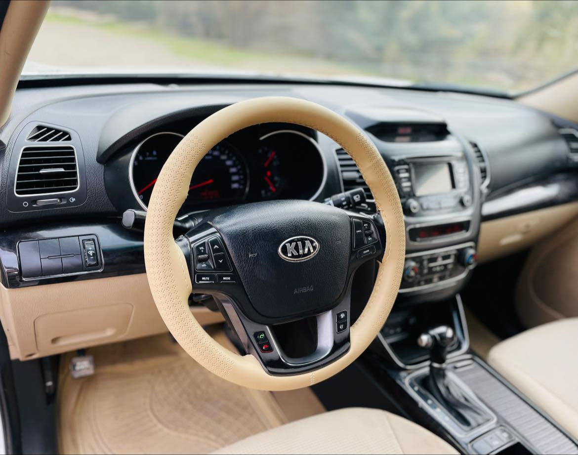 السلام عليكم 
سورنتو خليجي 2013 سليمانية بسمي سنوية جديدة لل 28
محرك 2400 دوش ما مفتوح كير مفتوح محرك كير شرط 
كلين بدون صبغ بدون تبديل فول مواصفات
بدون فتحة. بصمة كشن كهرباء اشاير بل مري لد امامي برادت خلفية نظام ترحيب 
 لد خلفي مري شفط حساسات تحكم ستيرن
طخم تايرات جدد صدر جديد تبريد تدفئة جاهزة 
السعر 178 وبيها مجـال 
 العنوان الشرقاط اسديرة رقم الهاتف ***********
