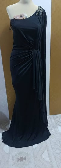 فساتين • أسود ٥ قطع ٤٠-٤٢ • أحمر قياس ٤٢