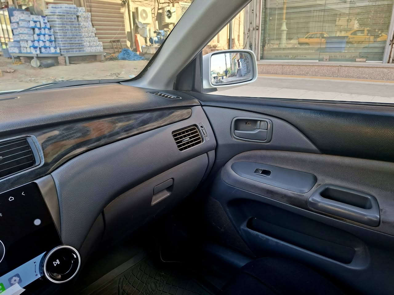 السلام عليكم  بيع مستعجل لانسر موديل 2006 رقم انكليزي بسمي مكانة ديوانية كير مكينة تبريد مكفولات والكشر كدامك مابي ضربه ولاتبديل  السعرر 55 وبي مجال قليل حك الجية ***********
