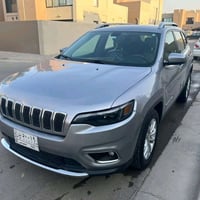 وبركاتة جيب بزون شيروكي موديل 2019 للبيع او مراوس ماشي 80.000 بس سياره...