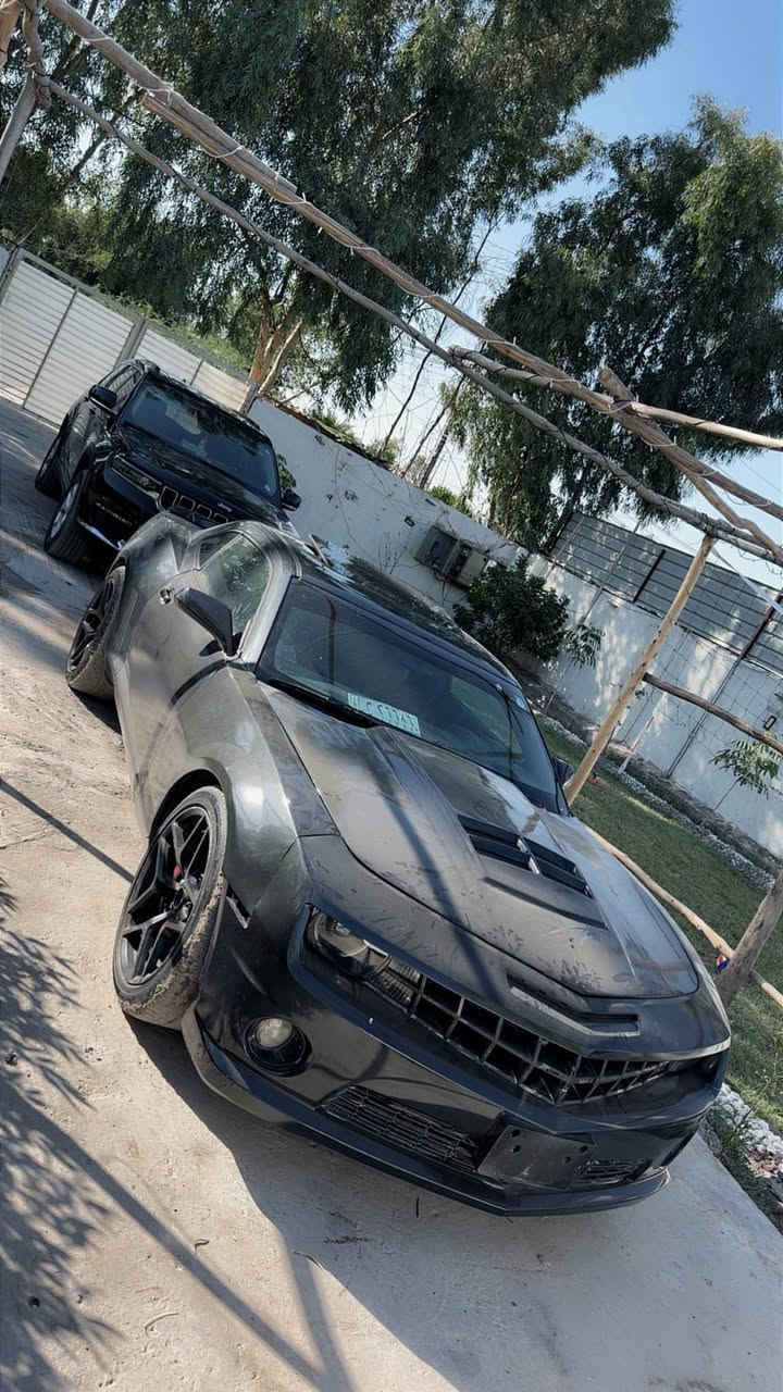 سلام عليكم اخوان للبيع او مراوس كمارو 2ss 2012 
مكينه 6200 v8 كير مكينه تبريد خير من الله 
سياره اعلى مواصفات فتحه كشنات جلد كهرباء صفحتين تحكمات كامره بلاديه عدادات يم الكير 
وباقي المواصفات
سياره عليهه هدرز وكزوز لايتات جدد زراعة عدسات جدد داخل لد RGB متغير سياره مصروف عليهه كلش هوايه صبغ عام جماليه بدون حادث بدون دواخل بدون ايرباك رقم بغداد مشروع وطني 
مكاني بغداد حي الجامعه *********** بغداد, العراق
