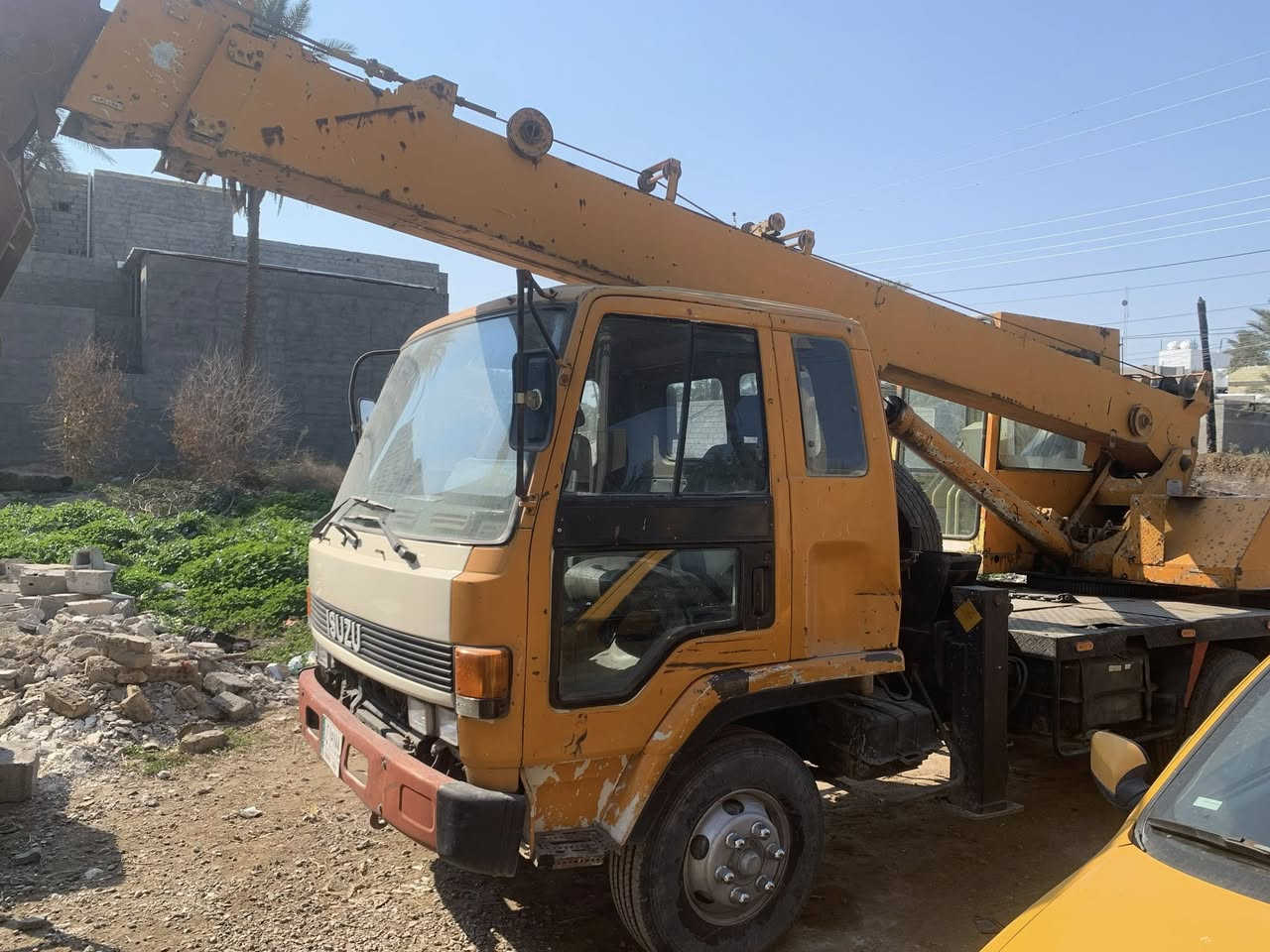 سلام عليكم كرين اش للبيع جوه ازوزه كرين كفاله  عامه سلايتين تخم تاير موديل ١٩٩٢ السعر ٢٦٠ او بيه مجال رقم الهاتف ***********
