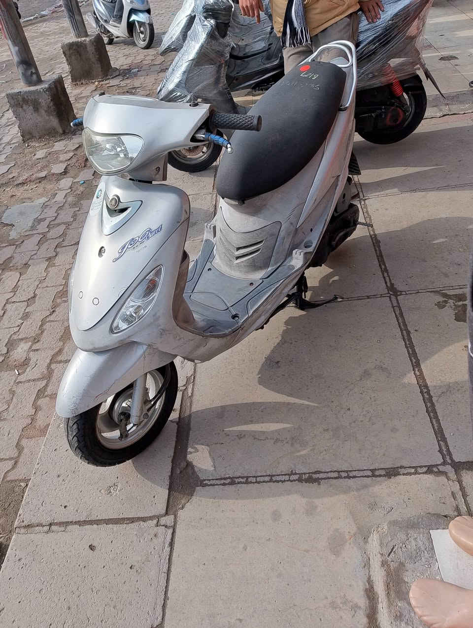 سلام عليكم ماكس قجمه حاويه صارلي سبوع من مطلعه ماخذه بواحد و125 وصل شراء موجود ومعتاز فلوس اريد ابيع اريدها ب بواحد و 50 وبيها مجال لمو شراي لايكسر بسعرها لاستفسار *********** مكاني بصره الجزائر
