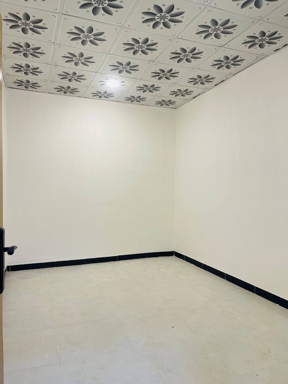 ١٠٠ م بيت بناء جديد طابق واحد صب منطقه البراكيه  ركن  غرفتين وصاله ومطبخ وصحيات السعر ٤٥ مليون  بي مجال 
للاستفسار مكتب الفيحاء للعقار مقابل شارع مركز الهنديه القديم
***********
