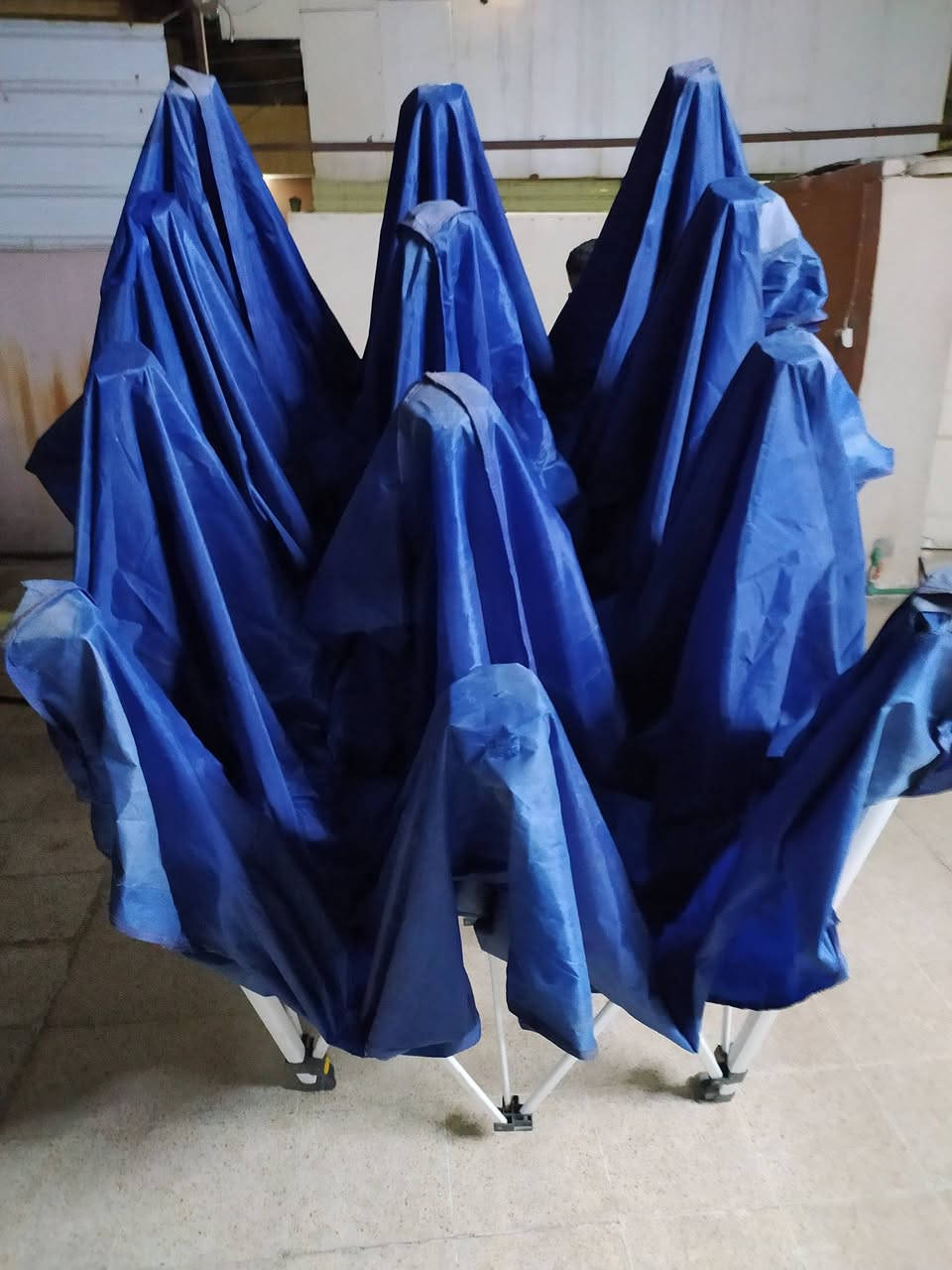 للبيع
 عندي هاي المظله
نضيفه واستخدام شي قليل 
طول 4امتار و43
عرض 2متر و88
ارتفاع اقل شي مترين  وأكثر تفتح
نوع الحديد ثقيل .. تفاصيل اكثر تفضل خاص  ***********
