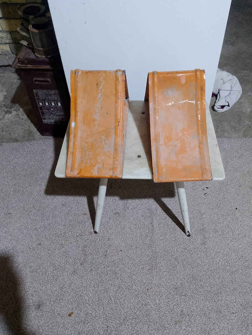 زوج   الحجيرات  ألمانيات  الون  اصلي اصفر  السعر   ب 100الف. ***********. ابو  عزيز
