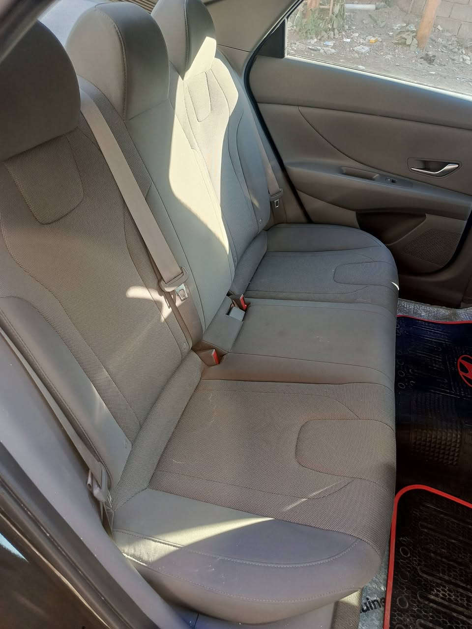 السلام عليكم النترا وارد امريكي مكفوله من صبغ ويرباك بيه بارد باب خلف السائق وقبق جنطه هم بارد شوي  ماشيه 24 محرك دوش 2000 السعر155    ***********
