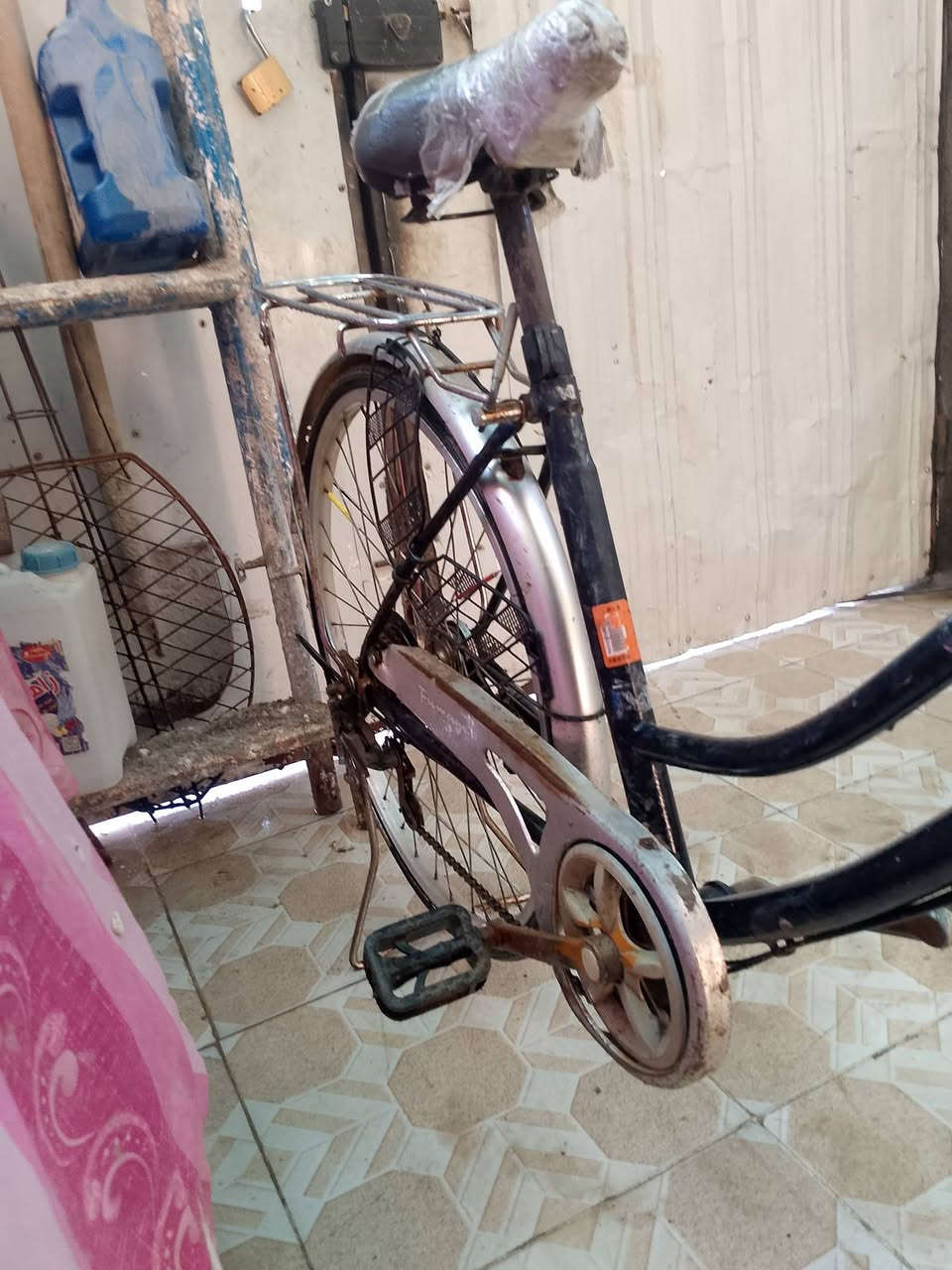 السلام عليكم بايسكل بناتي حجم 26نضيف كير حساسات ستان كله كامل بركات امامي خلفي كله شغال ياباني اصلي مكاني سبع البور السعر 75قفله
توصل واتساب او راسلني بل تعليق وطبلي خاص اني 
***********
