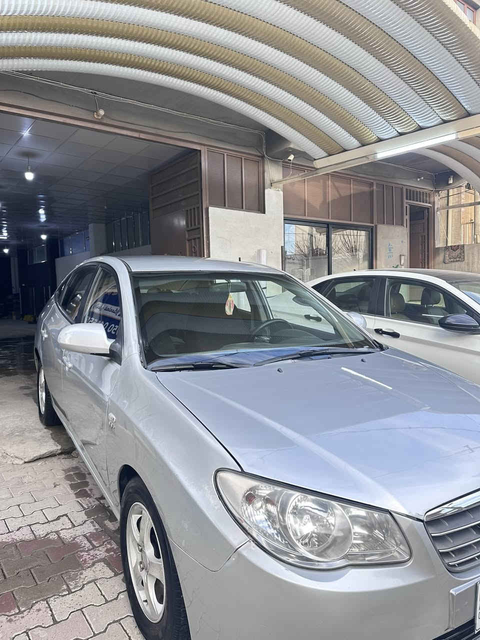 هۆندا ئاڤانتی مۆدیل ٢٠٠٩
سەیارەکە بڕاوەیە گێڕ و مەکینە و کارەباییات و سەقفت بە شەرت دەدەمێ سەیارەکە بەردی گزۆزی تێدایە مەکینە بچوکی دکشن بەرزە نموونەیە لەجوانی شاشە و کامێرایەکی فوول HDبۆ بەستراوە مەسروفی چاکی لێ کراوە ماڵی دۆستە و هی خۆم بووە کوشن جڵد تەبرید ماوس پۆڵیشی بۆ کراوە و سەیارەکە تەواو جائیزە شوێن ( ڕانیە ) 
نرخی ٥٢ مامەڵەیەکی برایانە 

ژمارە ***********
