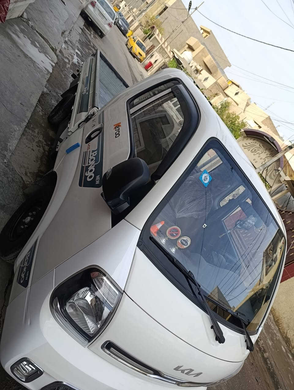 السلام عليكم كيا عموشة للبيع
موديل 23 
ماشية 60 حقيقي مال بيت السيارة 
مكفولة السيارة من ضربة من صبغ من معجون 
سبيرات الشركة مامفتوحة وشادلهة تايرات جدد أربعة 
تبريد تدفئة كلها شغال كامرا وشاشة ولايتات زنون الاصلي 200 دولار شادهن 
ارقام انكليزي دولي
مكان السيارة بغداد 
السعر 155 وبيها مجال حك الجية
للاستفسار ***********
