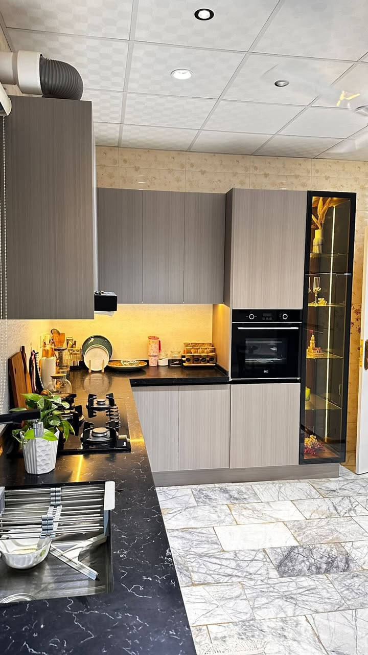 بيت يحسسك. بالراحه والهدوء 
ألوان مريحه بصريآ 
مساحه 200م
السعرالكلي  215
مقدمه 180
والباقي اقساط كل شهر 650 بدون كفيل 
موقع ركن يحتوي على 5غرف نوم وصاله عدد2
كربلاء مجمع السلام السكني 
***********
