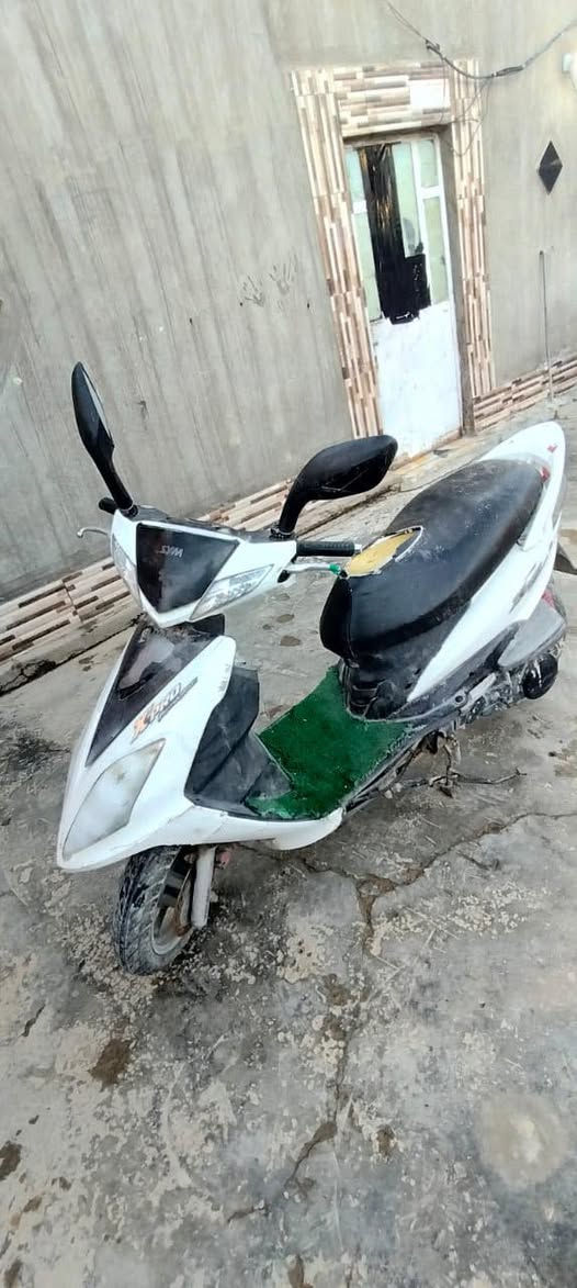 السلام عليكم. 
ماطور رص متروك للبيع او مراوس 
السعر 150 وبي مجال 
الاتصال ***********
