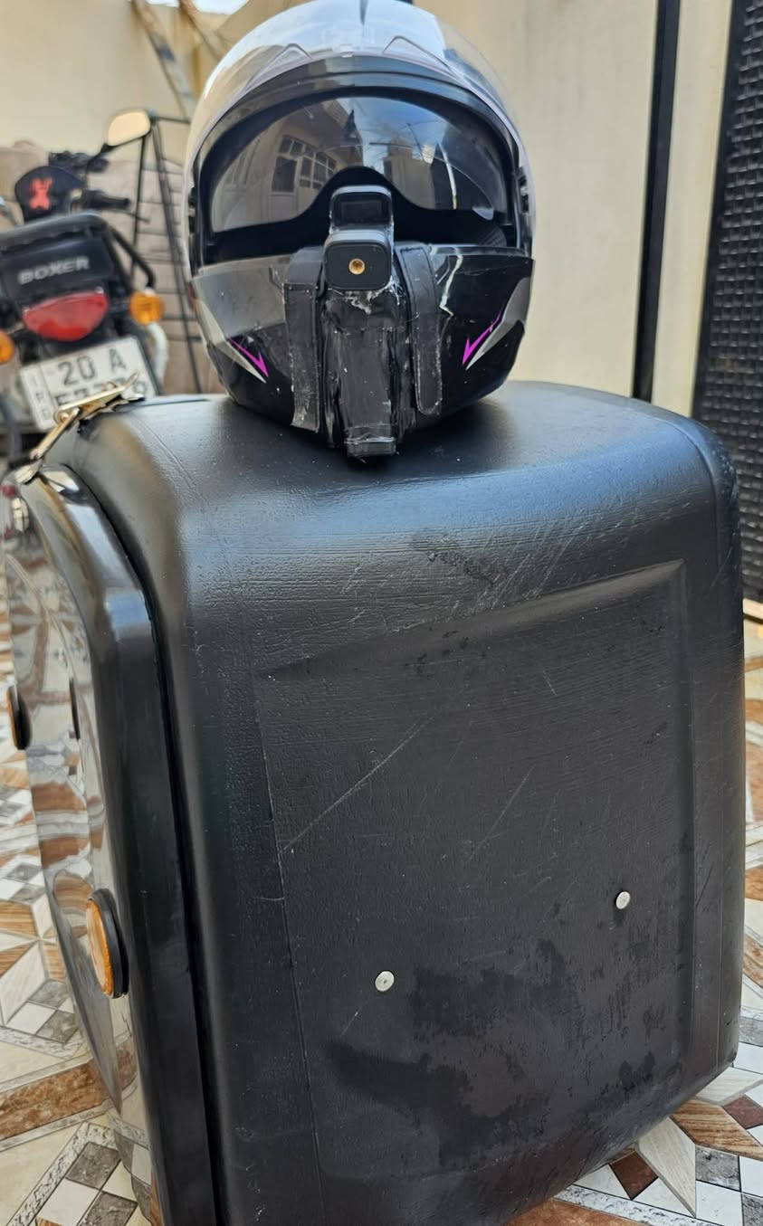 خوذة AXV الأصلية و جنطة مال دلفري السعر خاص هاذة الرقم *********** مكلف بل نشر
