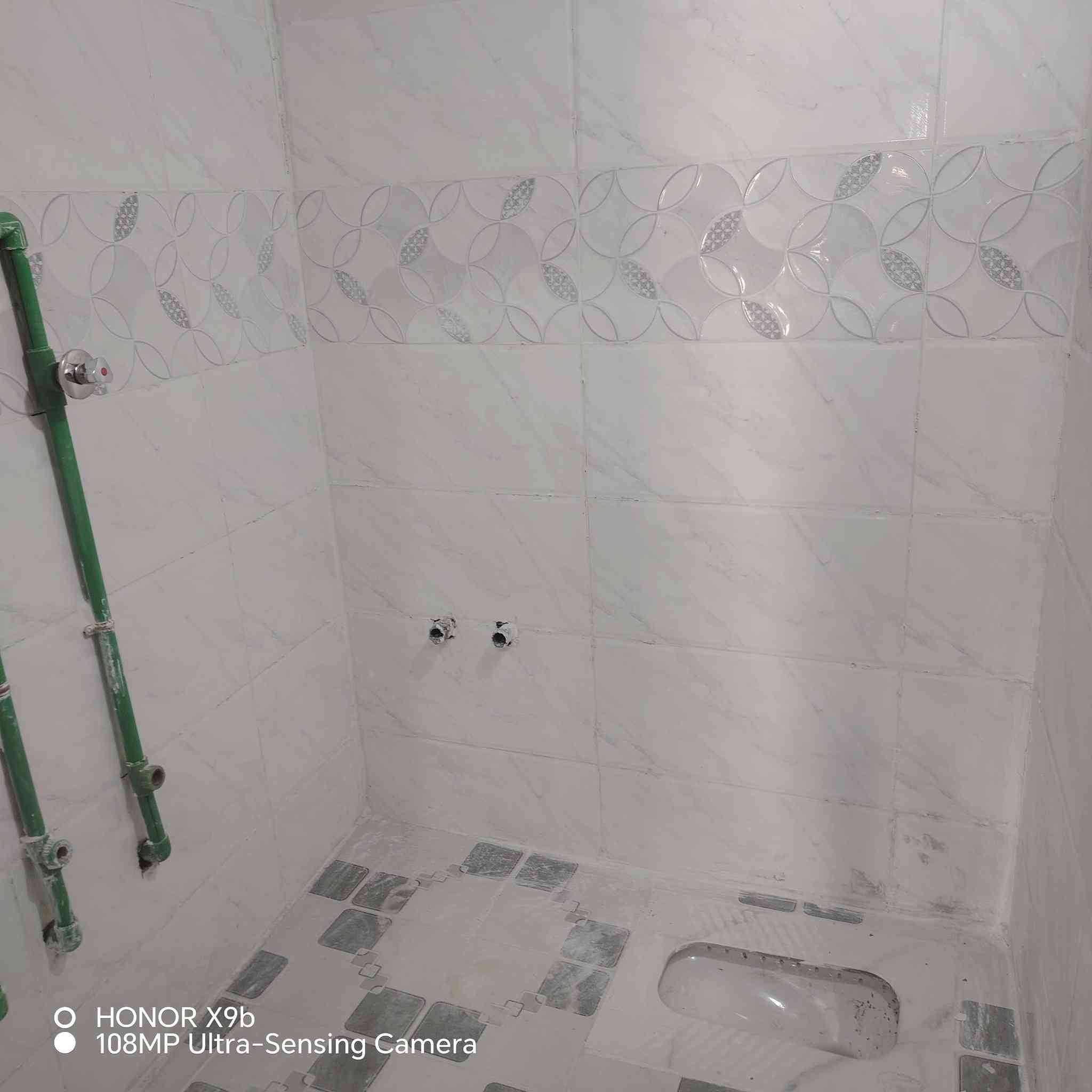 سلام عليكم يوجد بيت ايجار  100 متر شارع المطار الجديد يم مخبز بغداد  قريب على شارع العام  غرفة وصاله ومطبخ وستقبال وصحيات بره وجوه وبعد بيه هواي  تفاصيل  مكتب الصدرين  ***********
