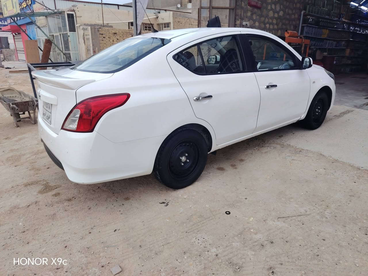 السلام عليكم
نيسان صني هندي بليته زركه
مديل ٢٠٢١
كير ومكينه ستندر
ماشيه ٨٣ الف
حداديه ٩٠ ٪
 بيه شخوط بلباب خفيفات صوب العبري
السعر ١١٢ وبيه مجال
الاستفسار ***********
