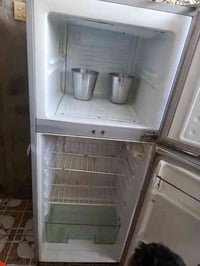 ثلاجه نضيفه مابيهه شي شغاله وتجمد رايدتهه ب80 مكاني حله رقم ‏‪07802055...