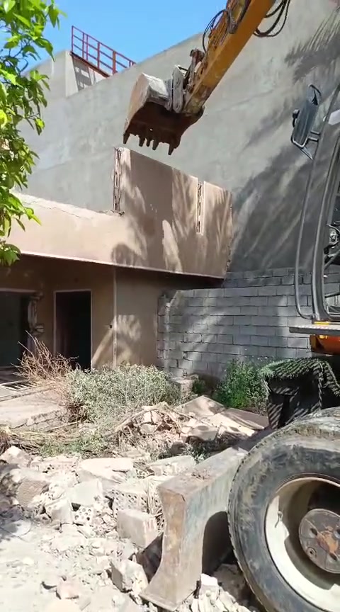 تفليش الدور والبنايات القديمة  بموادها يعني ما اخذ فلوس بس المواد ورفع الأنقاض وحدل وسبيس  في كافة أنحاء ديالى للتواصل : ‏‪ ***********
