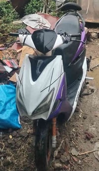 وتخلي واي عندي ماشي عطل صار بيها وقفت الدراجه اشتغلها وتريدين تشوفونه ...