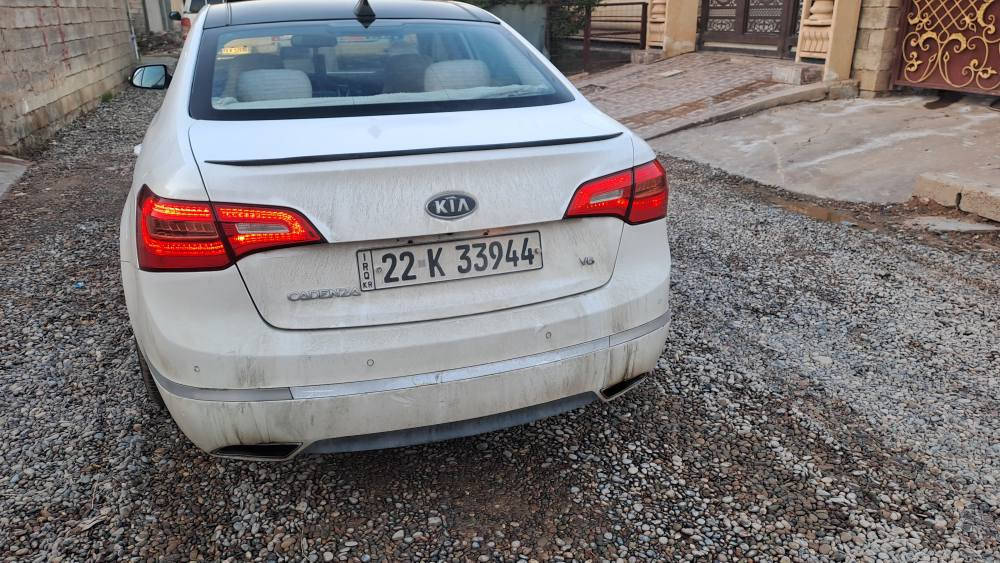 للبيع كيا كادينزا
رقم أربيل بسمي سنويه 31 هزه لشهر 5رقم جديد شرط التحويل السياره خليجي موديل2011
فول مواصفات 1/1
سعه المحرك 3.5دوش المرغوب
سيارة مال بيت  
بانوراما 
لايت منظومة زنون كامل 
حساسات أمامية 
حساسات خلفية
تبريد قطعتين
ترحيب داخلي
تحكم ستيرن
مقاعد جلد وكهرباء
مري شفط +ترحيب
كامره خلفية
ويل كب 17 طخم تاير جديد 

سيارة جاهزه ونظيفة من كل نواحي كير محرك كهربائيات   جاهزه على اخير
مع ارفاق السونار
سعر السيارة 100
 مكان السياره تكريت 
وشراي يتصل على الرقم *********** تكريت, صلاح الدين
