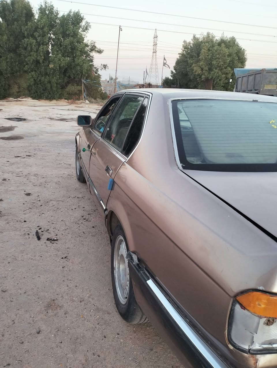 السلام عليكم بي ام دبليو مكينه وقير خير من الله مال راس الثور مقفوله مقص مقفوله من الضربه القويه حداديه حلوه نظيفه سعر 15 تو مسلمانيه طبق الاصل طبق رقم شاصي عنوان بصره الزبير***********
