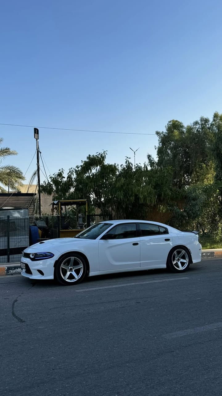 چارجر v6موديل 2015 بدون صبغ 
البنيد القديم موجود
السيارة محدثة SRTبالكامل
شاشة كبيرة 
كشنات جلد حضن
تبريد تدفئة جديد
صدر جديد كامل قبل اسبوع 
داخل صحراوي جلد
لايتات زنون 
لد متغير 
ويل نجمة خسفه قوية ⭐️
تخم تاير جديد 
السيارة خير من الله وكاملة 
وحادثها موضح بالمنشور
بدون دواخل سعرها 170وبيها مجال 
رقمي:-***********
