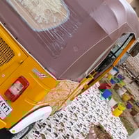 تكتك في حالة جيدة جداً مع سقف وجوانب قماش للحماية من الظروف الجوية. ال...