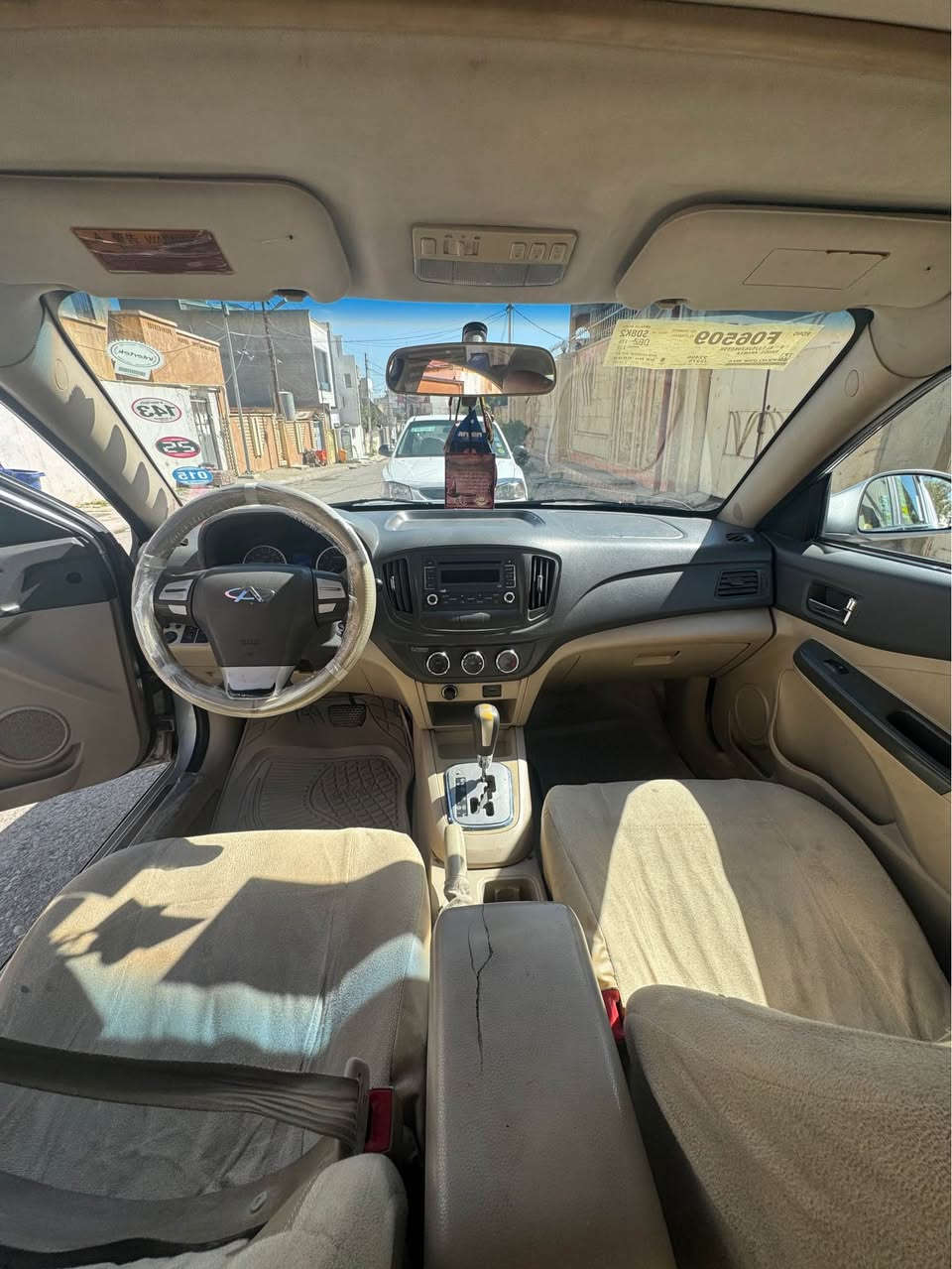 شيري ٢٠١٤ E5
كير و محرك محور كورلا حجم ١٨ و بشرط 
بيها ثلاثه قطع بس صبغ بدون ضربه
بيها بطاقه بانزين 
 سعر ٦٤ بيها مجال بسيط 
*********** مكان سياره كركوك كركوك, العراق
