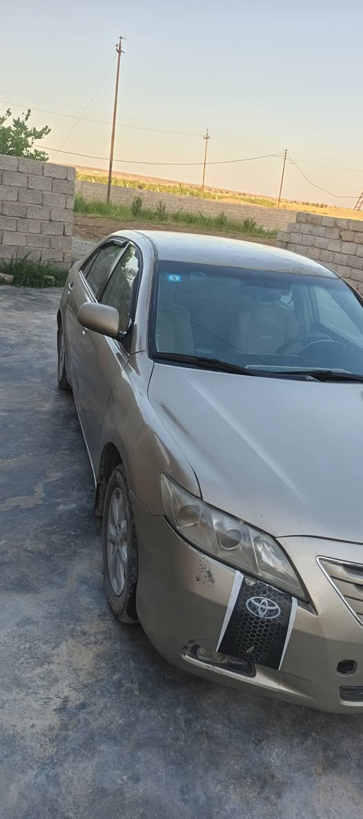 السلام عليكم
سيارة كامري ٢٠٠٨ 
سنوية بأسمي رقم بغداد مشروع وطني
گير + محرك شرط
صدر نص عمر 
تايرات جدد +باتري جديد
تدفئه + تبريد شغال
مصبوغة حزام
السعر ٨٠ ورقه وبيها مجال 
اتصل ***********
