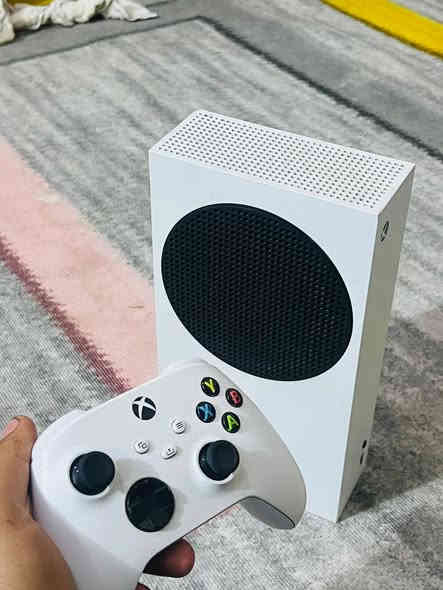 السلام عليكم إكس بوكس سيريس اس للبيع السعر 350 وبي مجال حق جيتك الجهاز اشتريته قبل الدوام بشهر سبب البيع طالب سادس الجهاز نضيف استخدام قليل جدا وبي حساب بيس كلش قوي الرقم 
***********
