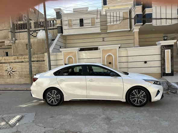 سلام للغالين 
كيا فورتي  GT LINE
موديل 2024
ماشيه 26 كيلو متر 
محرك 2000 دوش 
رقم بغداد بسمي 
فول مواصفات 
فتحت سقف 
شاشه كبيره كاميرا دواره 
كراسي جلد وكنتاره وختم GT
رادار امامي وجانبي 
توقف ذاتي امامي وخلفي 
سايدبريك بصمه اتوهولد 
مانع انزلاق خروج عن المسار سياقه ذاتيه 
وبعد بيها مواصفات 
السياره كفاله من الصبغ حادثها راجع سحب بال BDR بدون قطرت صبغ 
السياره جديده بمعنه الكلمه بعدها بوضع الشركه جاهزه من كل النواحي 
مكان السياره بغداد 
سعر السياره 168 $ 
الهاتف ***********
