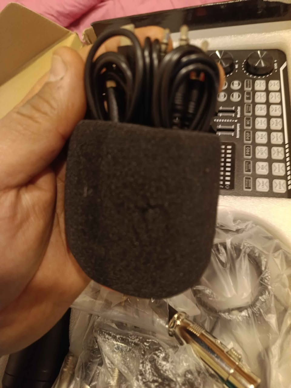 مكسر ومايك وستاند مايك وسماعه هيتفون و كل المحتويات يرهم للبثوث ويربط اكثر من تلفون يعني تحجي من المايك الكثر من 5اجهزه بغداد, العراق


**إذا كنت صاحب هذا الإعلان وتريد حذفه لأي سبب، رجاءا أرسل رسالة إلى الدعم الفني**