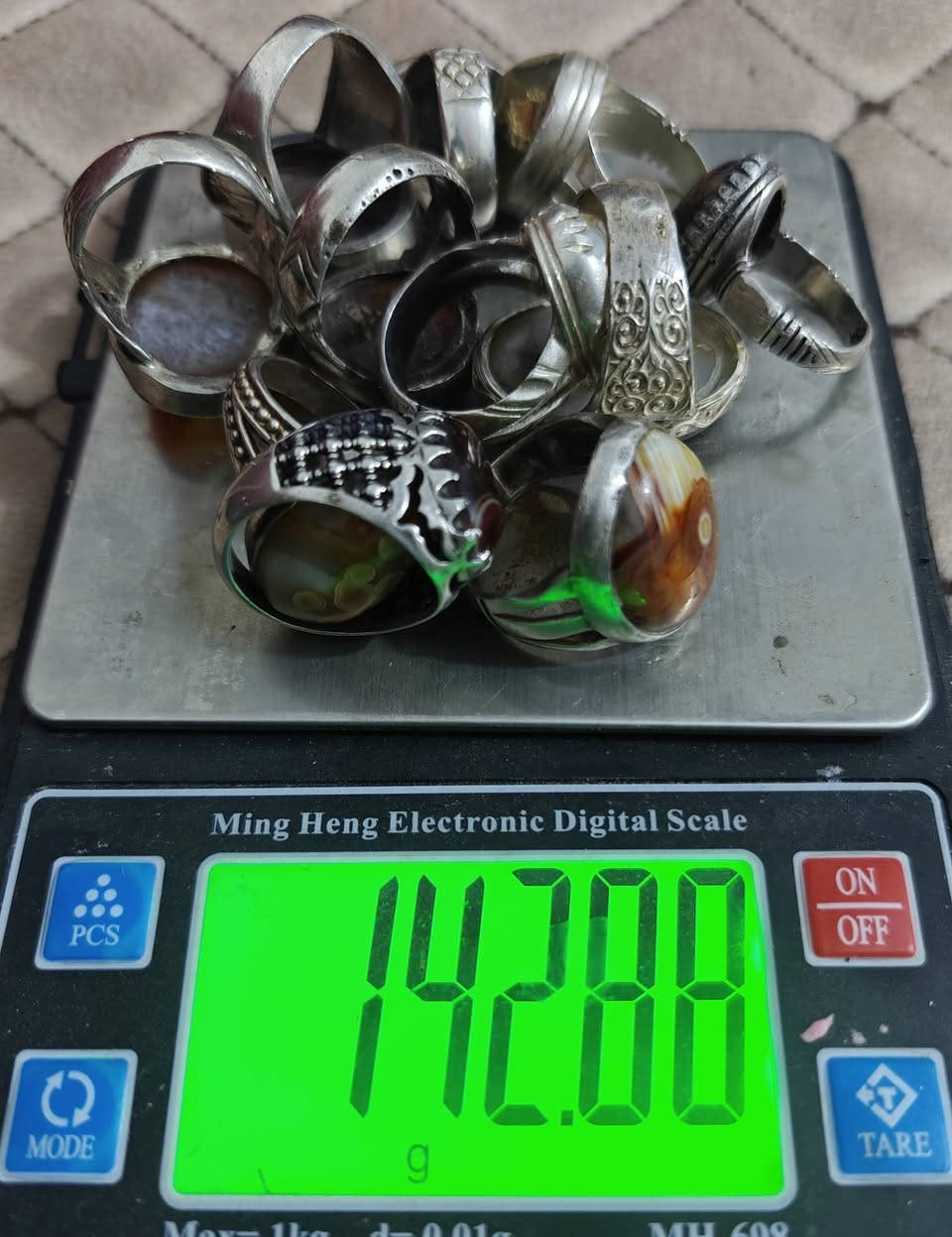 376 غرام محابس مع الحجر ابيع وزن رجا ما ابيع بدون حجر محبس مع الحجر سعر الغرام مع الحجر 2750 الغرام سعر نهاية قفل اي استفسار على الخاص


**إذا كنت صاحب هذا الإعلان وتريد حذفه لأي سبب، رجاءا أرسل رسالة إلى الدعم الفني**