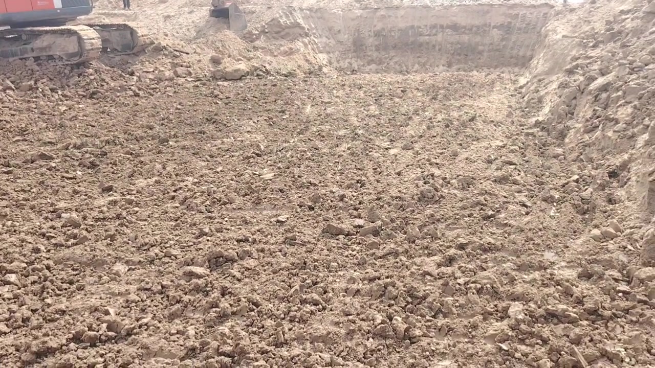 مكتب ابوحسين للمقاولات مستعدون لفرش قطع الأراضي افرازالنفط افرازالجامعة بتاريخ *********** /5/27
