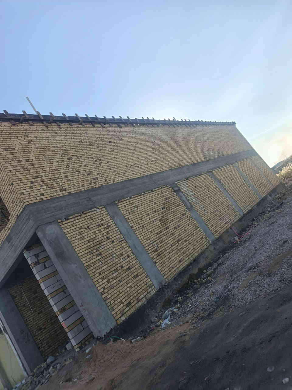 إعلان بيع مواقع تجارية
🔹 الموقع الأول:
موقع تجاري للبيع
▪ المساحة: 150 متر
▪ البناء: طابقين
▪ الأرضي: قاعة مفتوحة
▪ الطابق الثاني: متقطع (غرف صاله ومكتب.. ومصعد ونج... ومجمع صحيات 
▪ الموقع: بداية شارع المعارة – قرب أهل الإنشائية
▪ التنفيذ بإشراف مهندس مختص
▪ الشغل درجة أولى
▪ نوع الطابو: زراعي سند 25
🔹 الموقع الثاني:
قطعة أرض للبيع
▪ الموقع: على شارع ستين – جنب معارض المدينة المنورة
▪ المساحة: 850 متر
وجهيه ١٢ إنزال ٦٣/.....
📞 لأي استفسار أو معلومات أكثر، الاتصال على الرقم:
***********
