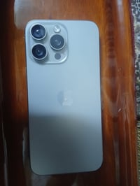 ايفون ١٥ ابرو ماكس الذكره ٢٥٦ حاله البطاريه ٨٦ الجهاز مبدل شاشه وظهر د...