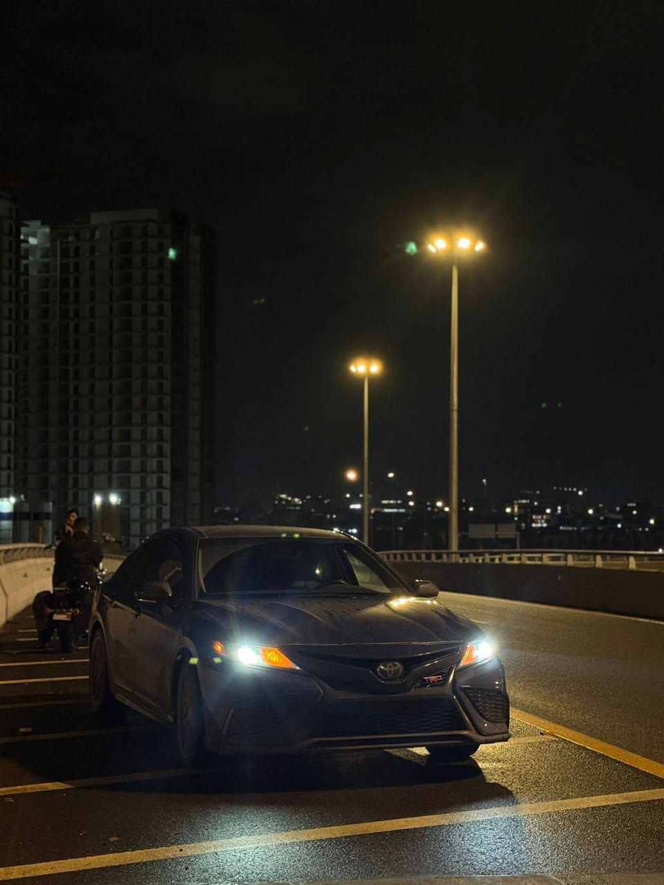 سلام عليكم كامري 2024 للبيع ماشيه 28 بلاك توب فول عدى الفتحه *********** مكان بغداد  سياره هايبرد ب 190 حادث بابين وجاملغ بدون دواخل
