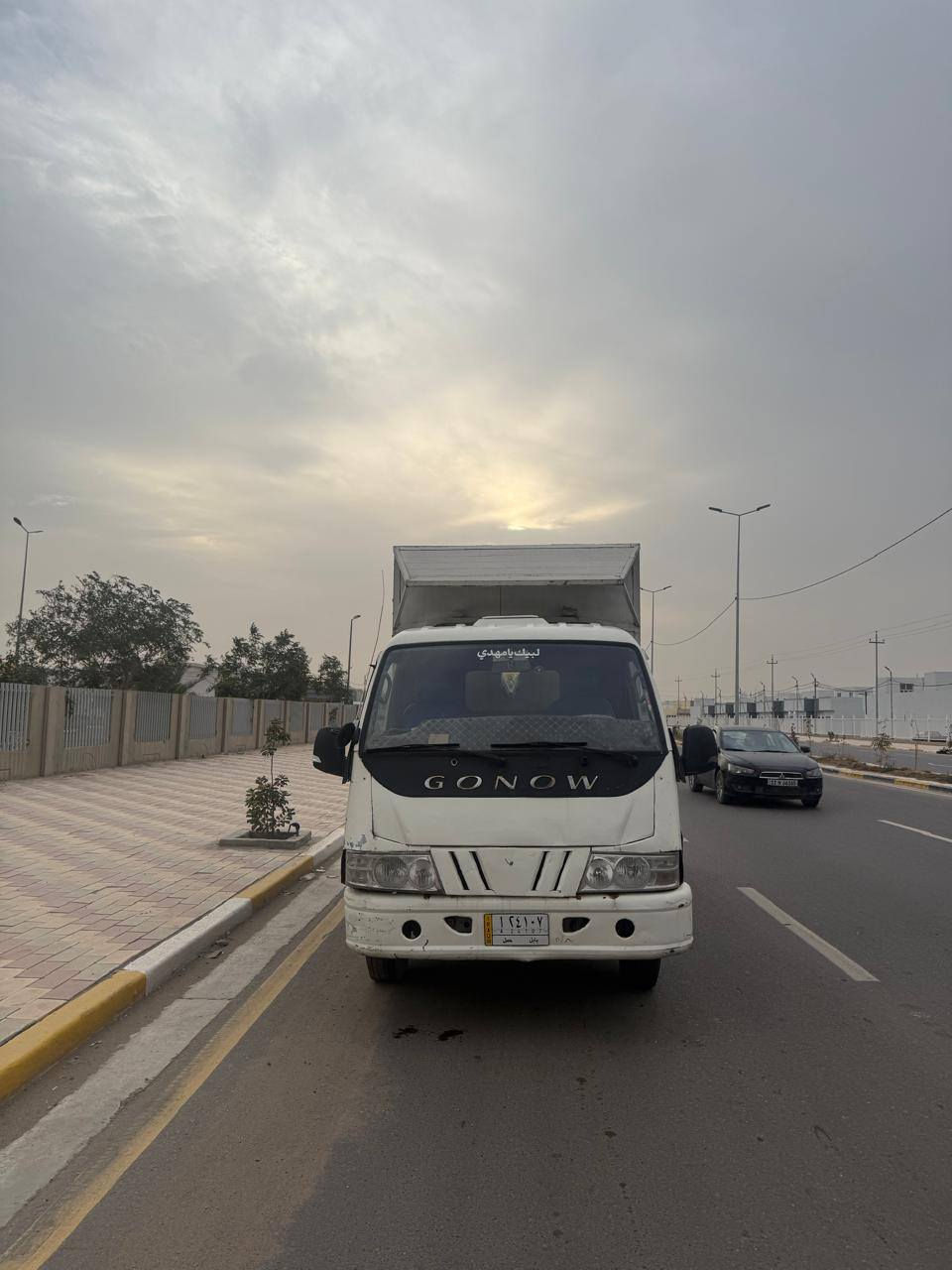 السلام عليكم 
كنتر صيني 
قماره وربع 
قماره قلاب 
تبريد 
مكينه ٣٠٠٠
السياره بدي مو براد 
تخم تاير كله ١٦ 
السعر ٦٥ بيه مجال 
رقم الهاتف ***********
مكان السياره كربلاء
