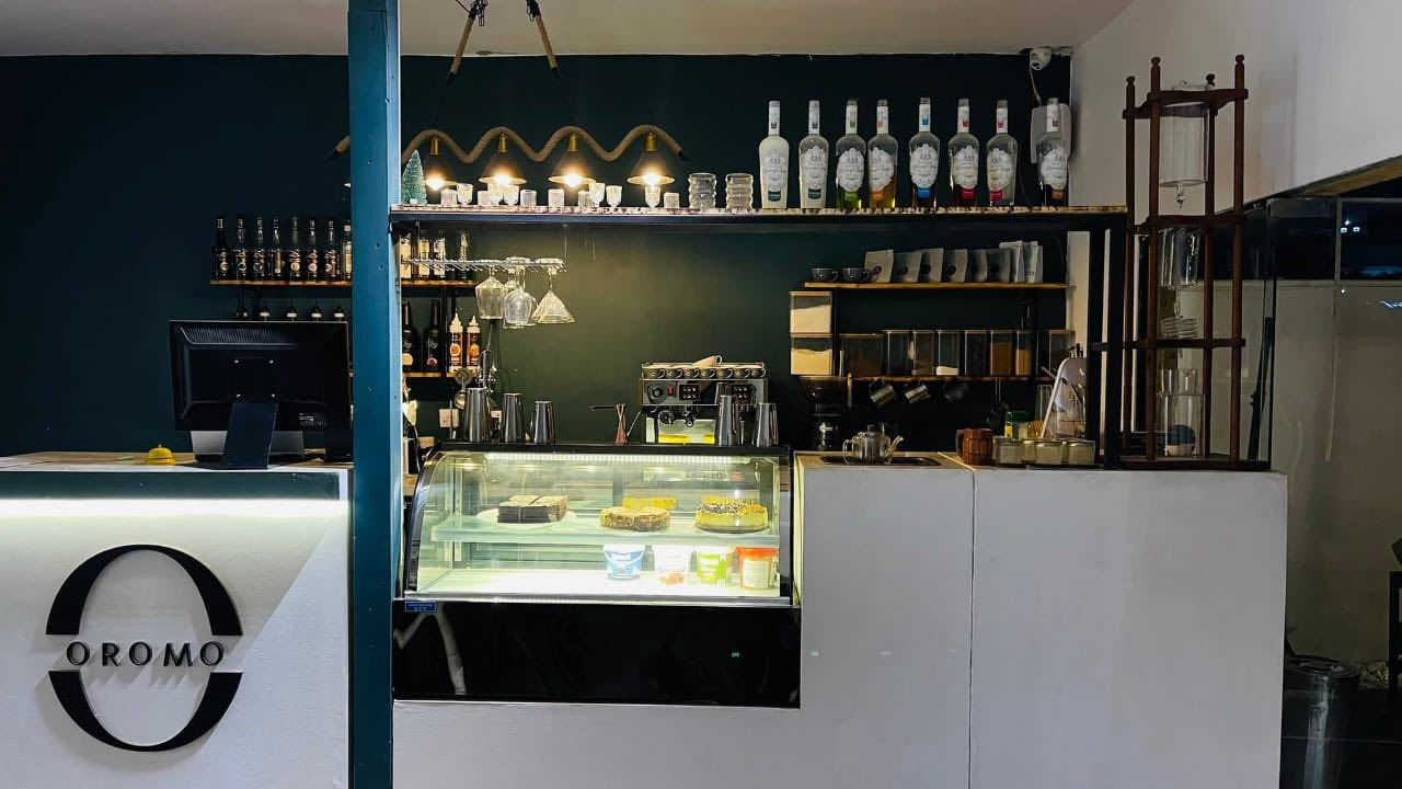 للإيجار أو الاستثمار
كوفي هاوس ومطعم أُرومو متاح الآن في موقع ستراتيجي وحيوي جدًا 💥

📍 بغداد – المنصور – الداودي – شارع التانكي
📐 المساحة: 160 متر
✅ جاهز للتشغيل بالكامل
✅ مؤثث وجاهز للعمل فورًا
✅ مناسب لمشروع كوفي هاوس، مطعم، أو براند غذائي مميز

فرصة حقيقية لمن يبحث عن موقع ناجح واستثمار مضمون في واحدة من أكثر مناطق بغداد حيوية 👌

📞 للاستفسار:
***********
