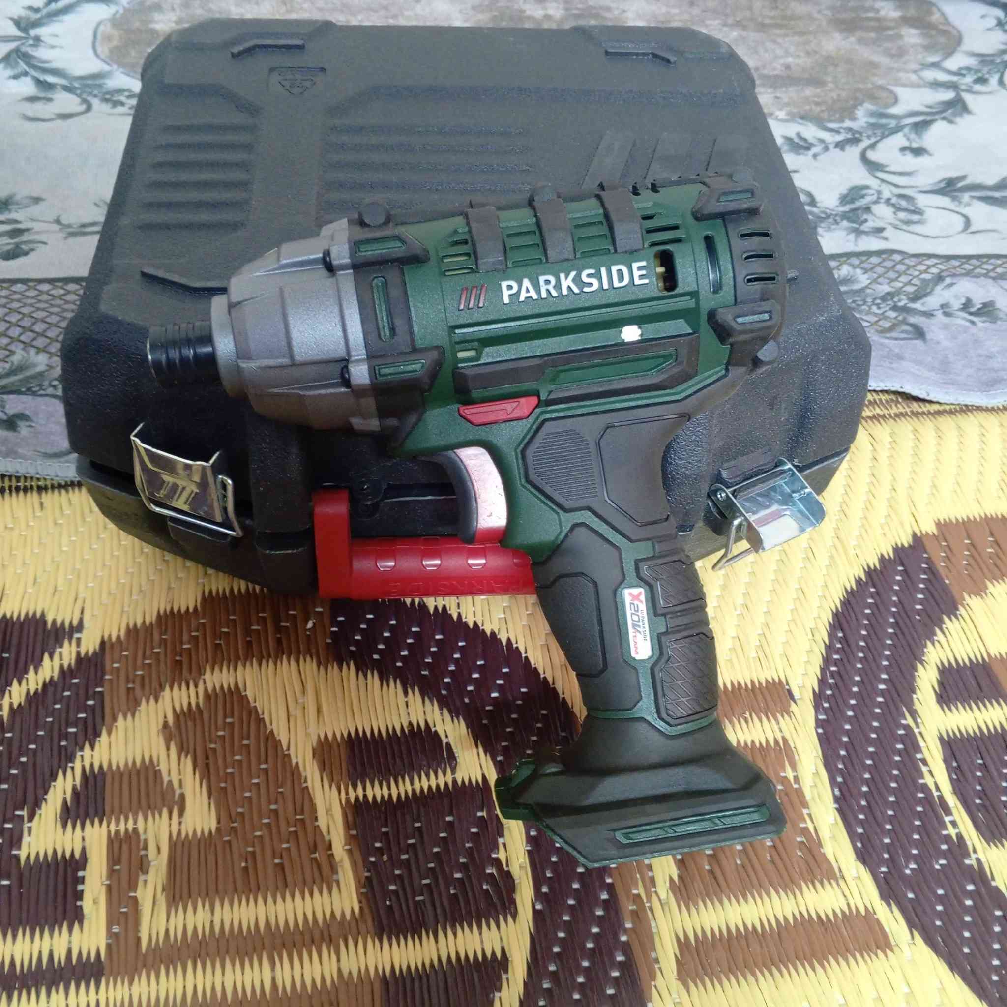 السلام عليكم دريل امباكت وكوسره نضيفات لوك 75 قفل ماعندي توصيل ***********
