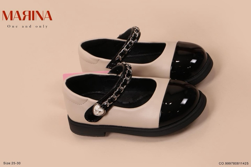 new collection of children's shoes👧🏻
✨ القطع مضمونه وقابلة للتبديل إذا كان بها خلل مصنعي
متوفر توصيل بغداد وجميع المحافظات 
كلفة التوصيل 5000 
يمكنكم التواصل عن طريق الرقم الخاص بالشركه :-7712⁩⁩⁩⁩⁩⁩⁩⁩


**إذا كنت صاحب هذا الإعلان وتريد حذفه لأي سبب، رجاءا أرسل رسالة إلى الدعم الفني**
